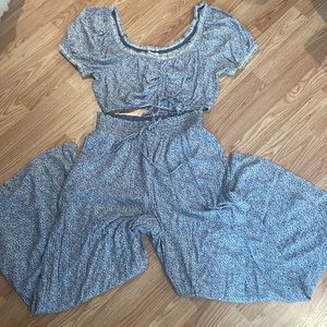 American Eagle Matching Set- cropped blouse with matching pants.